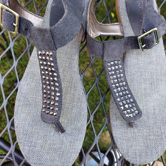 NW Leather Suede T-Strap Embellished Sandal Sz 8 - Picture 2 of 7